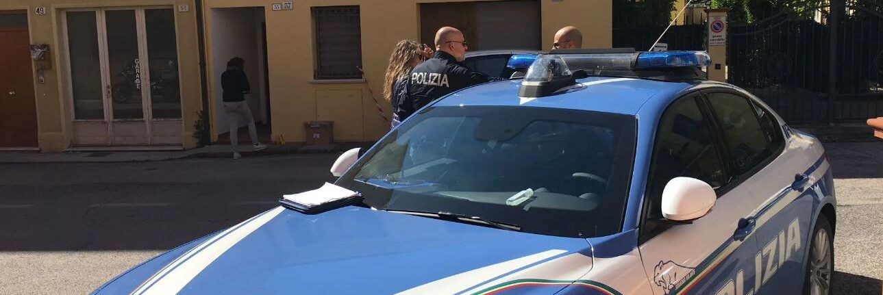 Colpita con un mattone per strada a Pesaro, grave 40enne