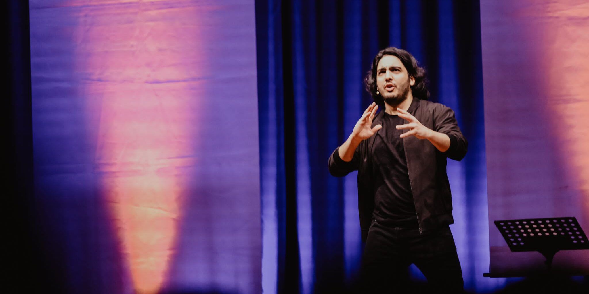 Max Angioni fa il tutto pieno al Rende Teatro Festival