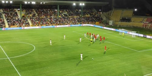 Tripudio giallorosso per il ritorno al Ceravolo. Spezia battuto 3-0 con un grande secondo tempo