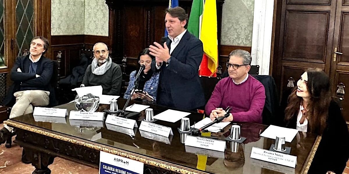 Regionali, l’Opa del M5S sul candidato. Tridico: «Noi determinanti nella scelta»