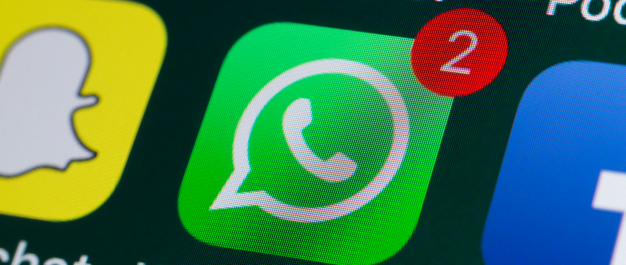 WhatsApp down, difficoltà a connettersi