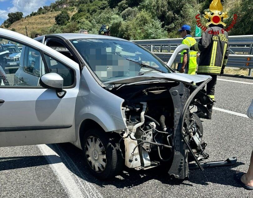Incidente sull’A2 tra gli svincoli di San Mango d’Aquino e Falerna: un ferito