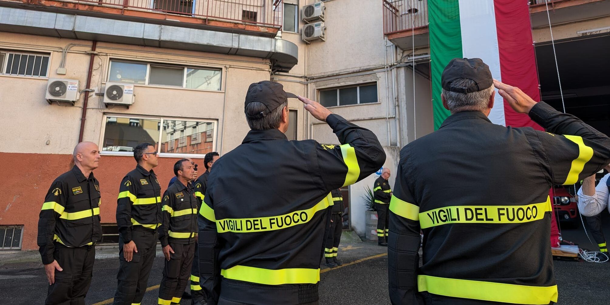 Vigili del Fuoco di Cosenza, il comandante Rizzo saluta e annuncia la nuova caserma