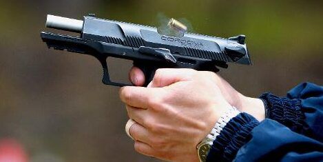 «Ti faccio passare un guaio», spedizione punitiva con armi e spranghe a Cirò Marina – NOMI