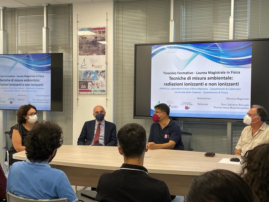 Tirocinio Arpacal-Unical su tecniche di misura delle radiazioni ambientali