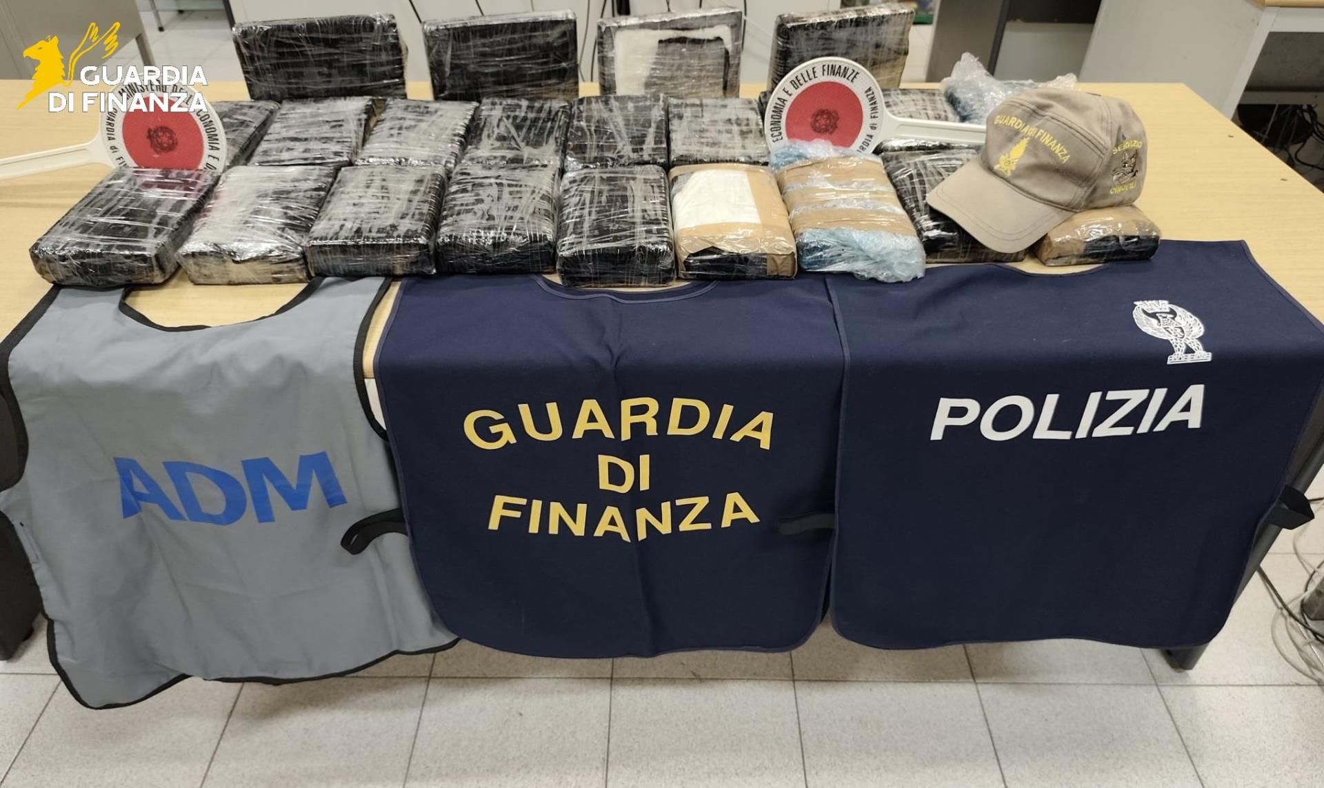 Droga dalla Spagna all’Italia, sequestrati 23 kg di cocaina