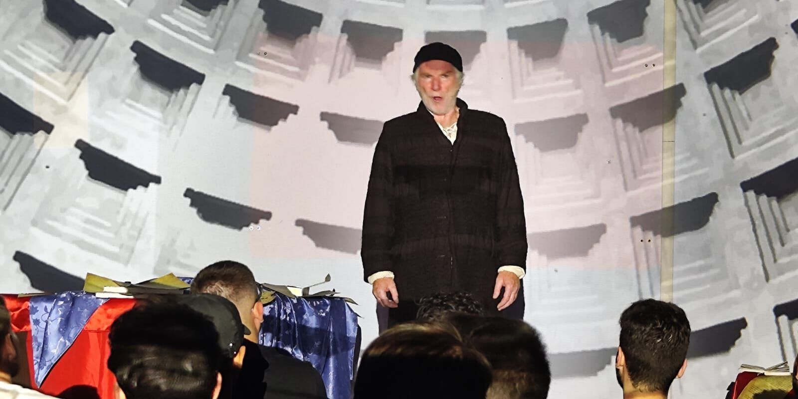 L’entusiasmo degli studenti di San Giovanni in Fiore di fronte allo spettacolo su Brunelleschi