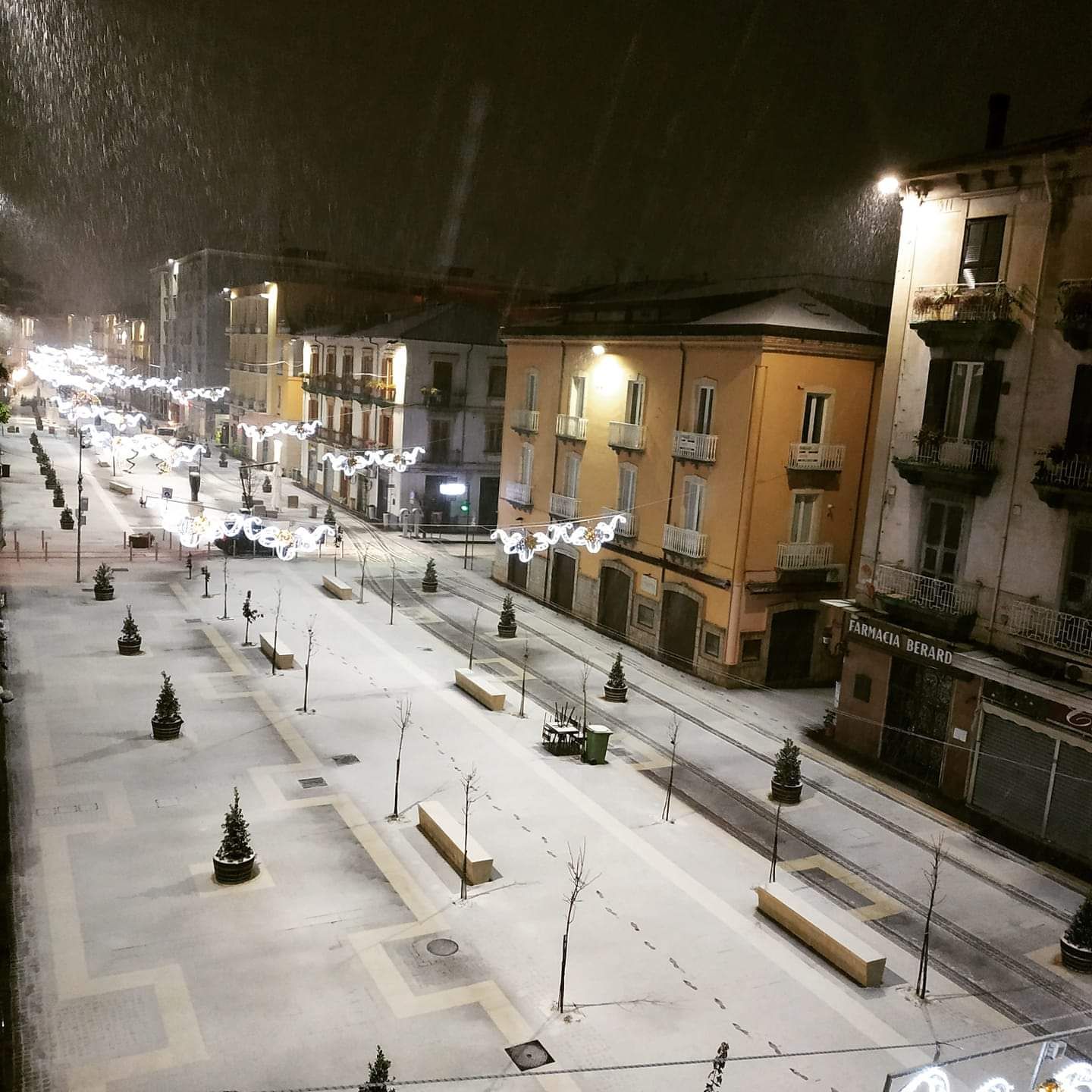 Cosenza si sveglia sotto la neve, scuole chiuse anche a Rende – VIDEO