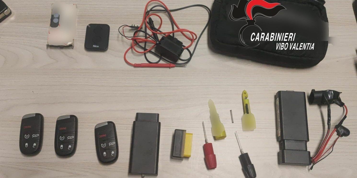 Vibo Valentia, denunciati due uomini con grimaldelli e chiavi alterate