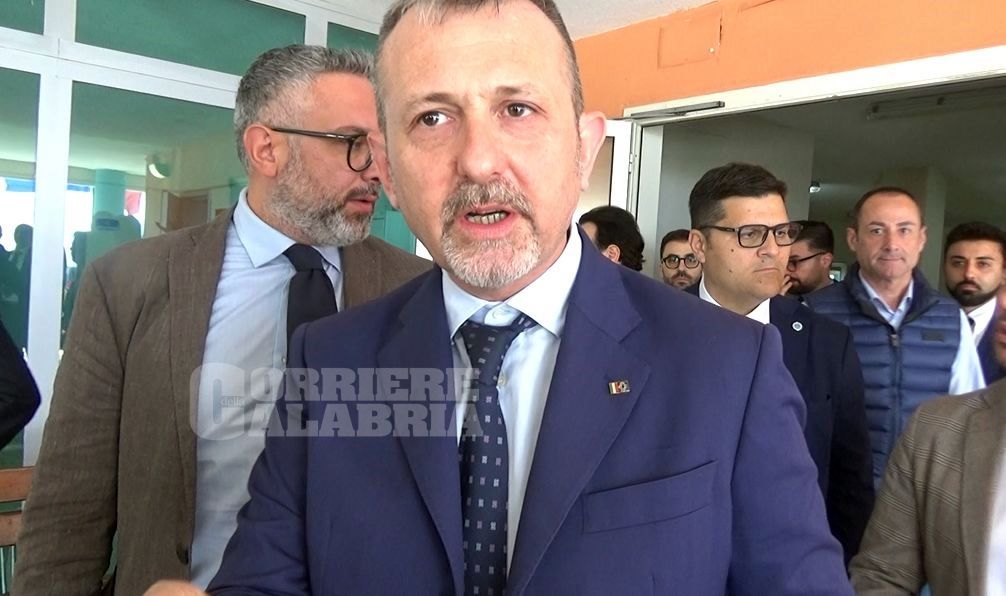 Delmastro ad Arghillà, l’allarme per i cellulari in carcere: «Schermatura in tutti gli istituti» – VIDEO