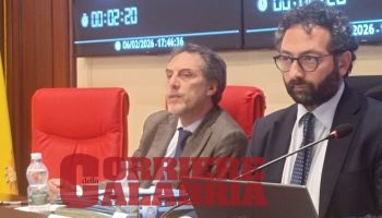 Catanzaro, “Servizi” (per il momento) salva. Il centrodestra avvia l’operazione “spallata” a Fiorita