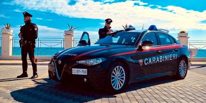 Aggressioni e minacce di morte a madre e nonna: misura cautelare per un 37enne nel Crotonese