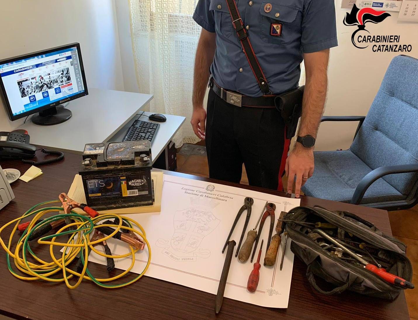 Tentavano di avviare uno scooter rubato, “beccati” a Marcellinara