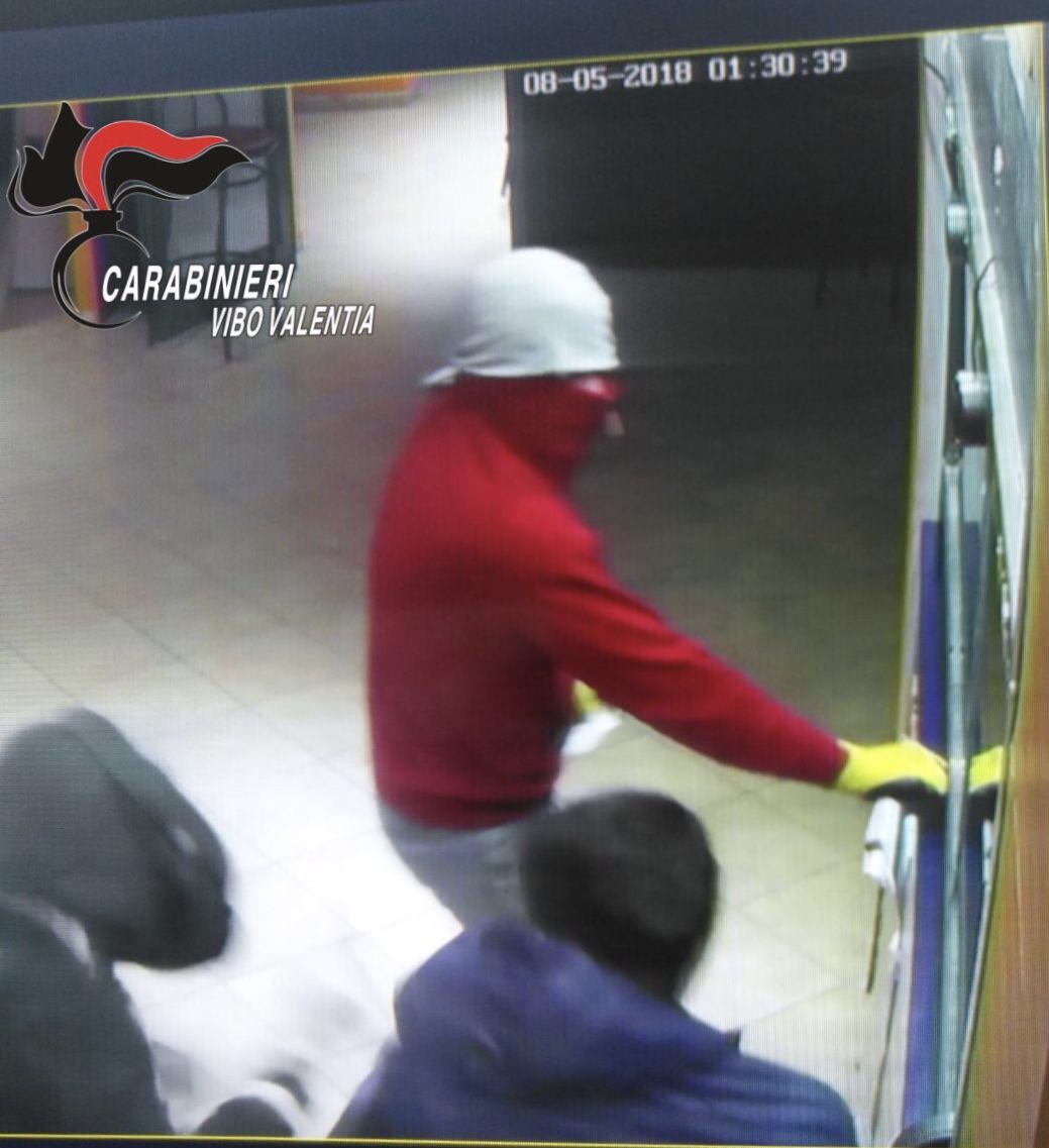 Arancia meccanica nel Vibonese, picchiato e sequestrato un turista 85enne