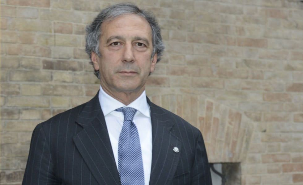 La medaglia d'oro Calabria 2019 al questore di Macerata Pignataro