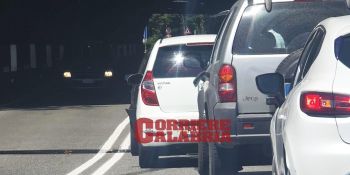 Doppio incidente sulla Strada Statale 107: traffico rallentato e lunghissime code