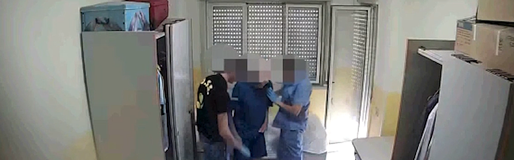 Casa di riposo lager, anziani legati alle sedie a rotelle: 9 arresti