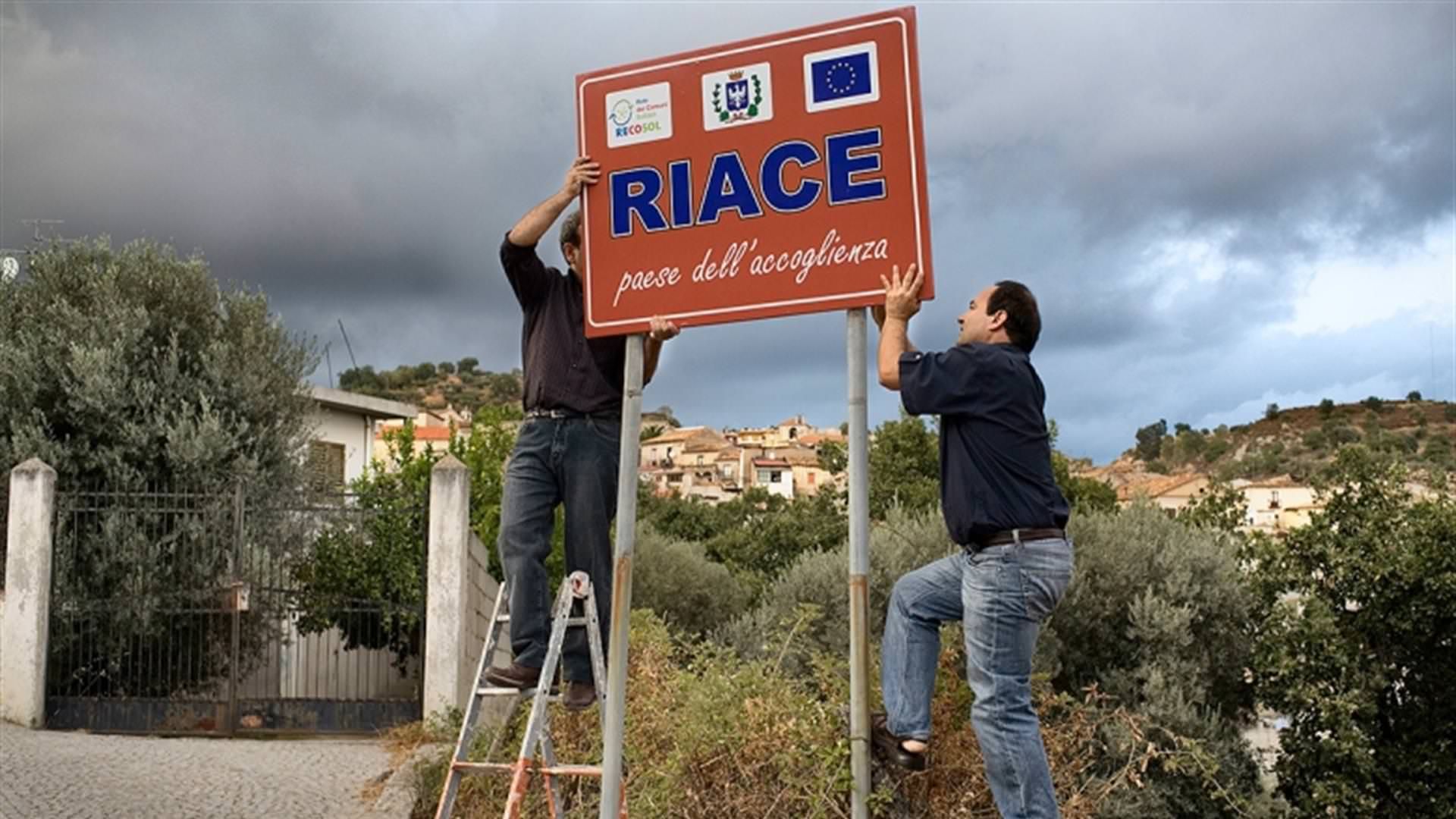 Riace, indagata anche la candidata a sindaco sostenuta da Lucano