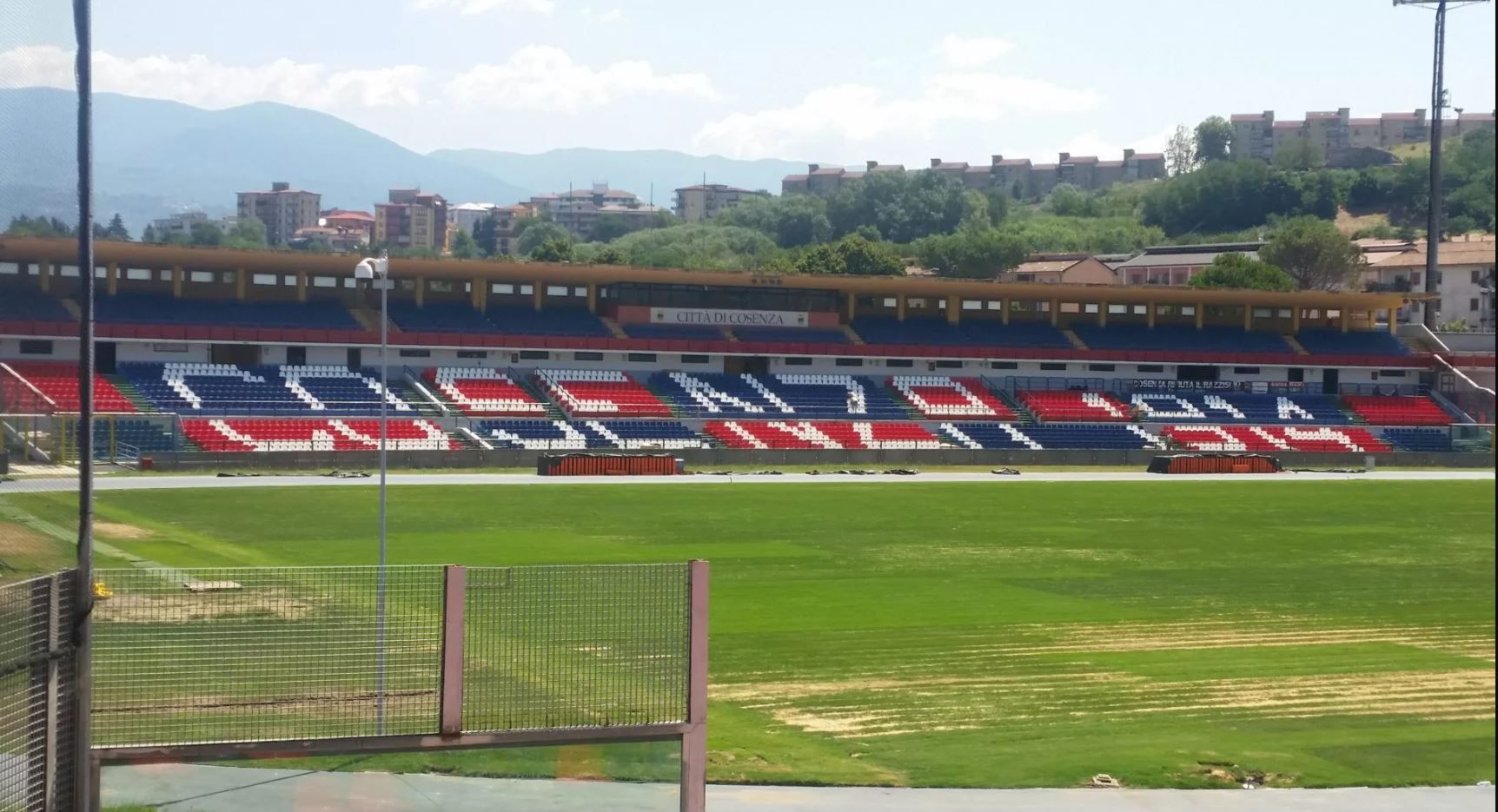 Sospesa temporaneamente la vendita dei biglietti di Cosenza-Cremonese. Mancano gli steward