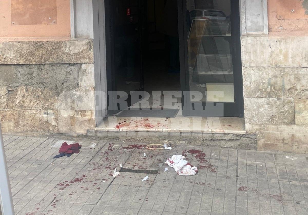 Sparatoria a Cosenza, due colpi di pistola contro un commerciante 50enne – VIDEO