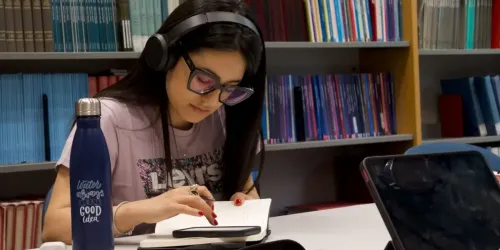 studentessa_studio_biblioteca UNICAL