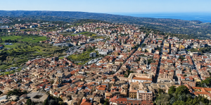 Ritorno al passato nei Comuni vibonesi: tanti ex sindaci e solo 3 donne in campo su 29 candidati – NOMI