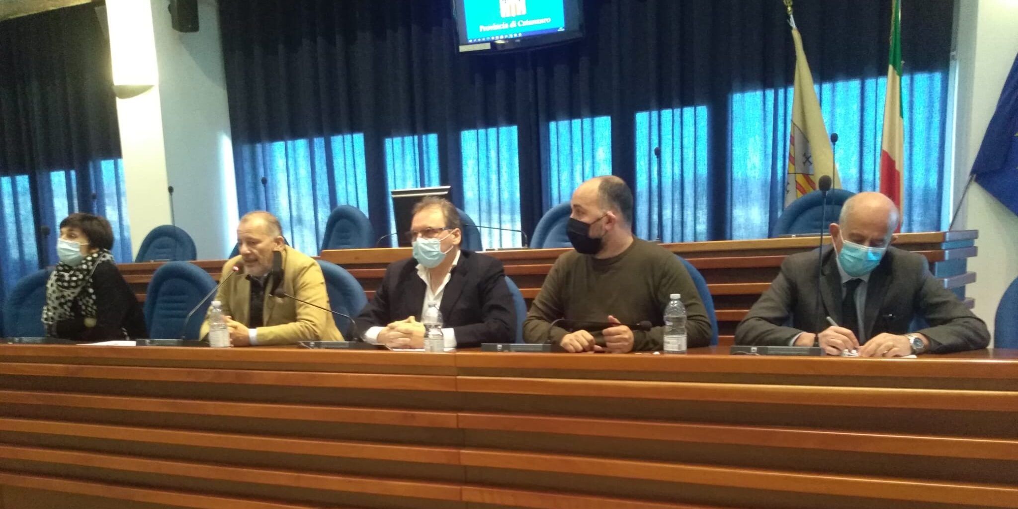 Catanzaro, il centrodestra diserta il Consiglio: arriva la resa dei conti