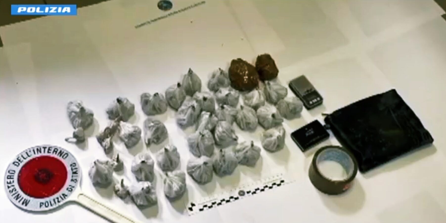 Blitz a Crotone, armi e droga: 44 arresti – NOMI e VIDEO