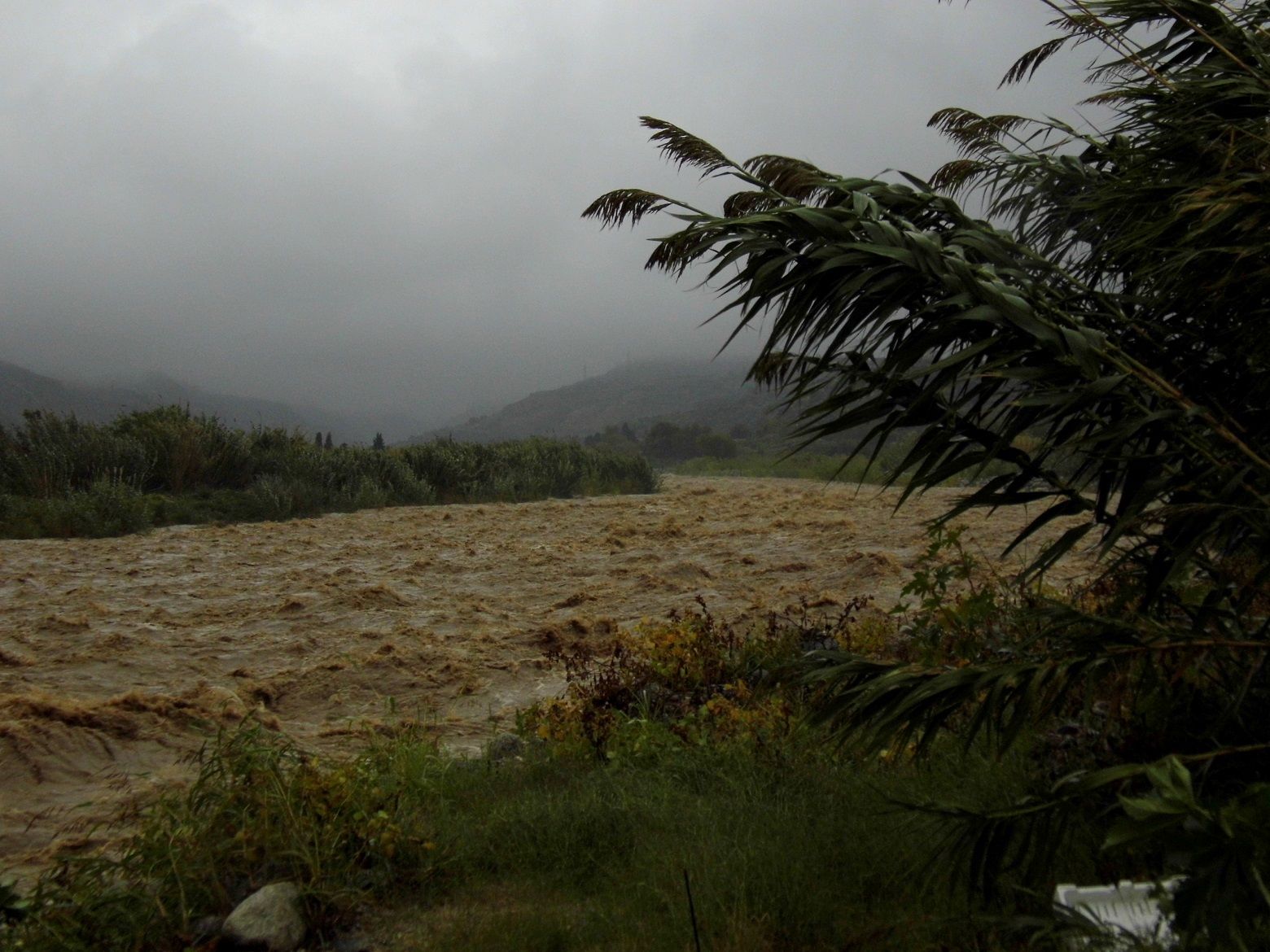 Travolto dal torrente rischia di annegare nel Catanzarese: «Così mio figlio è stato salvato»