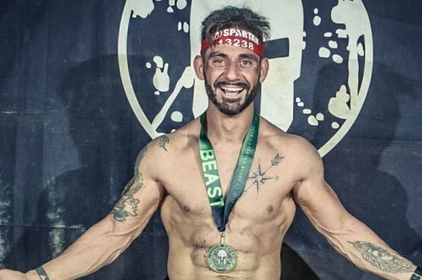 Cosenza, l’impresa di Salvatore Caligiuri: 24 ore di corsa sulla pista di atletica