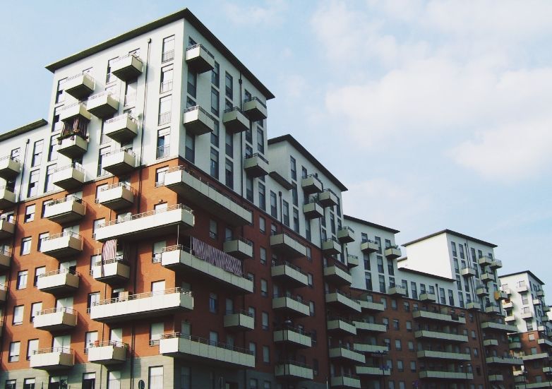 Il “compare” Murina e la mappa degli alloggi: la funzionaria Aterp che bypassava il Comune di Reggio