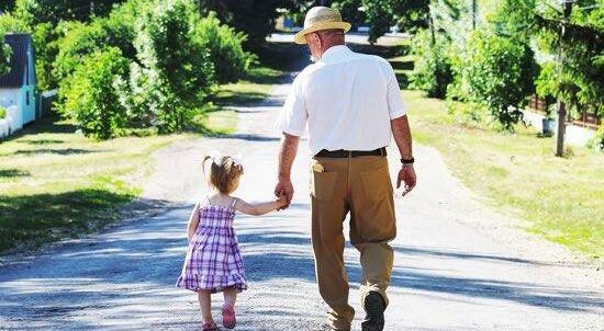«Rispettate i nonni, ogni vecchio è un bambino»