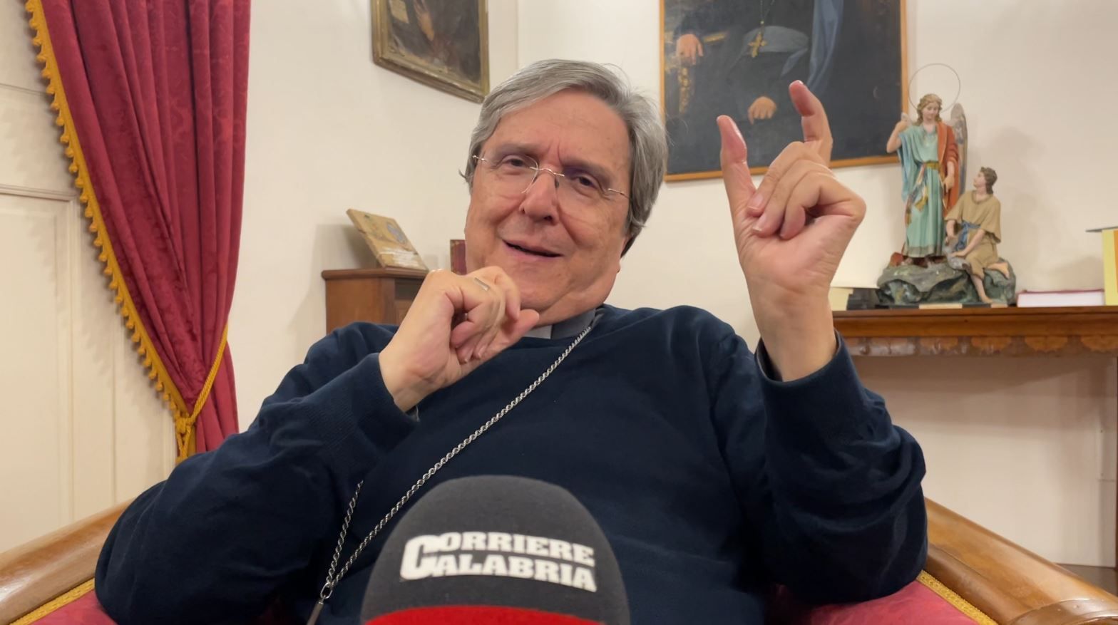 Il vescovo Savino: «Ribelliamoci alla criminalità e alla massoneria deviata. Combattiamo i poteri forti con la cultura» – VIDEO