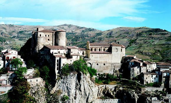 Oriolo, case in vendita a 100 euro per recuperare il centro storico