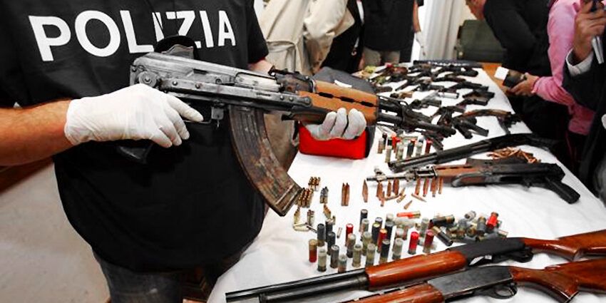 Le chat criptate per trafficare armi. «Per qualsiasi cosa, sempre buono avere dell’esplosivo»