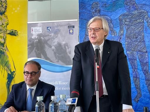 Sgarbi a Reggio: «Bronzi opere straordinarie. Quelli di San Casciano imparagonabili»