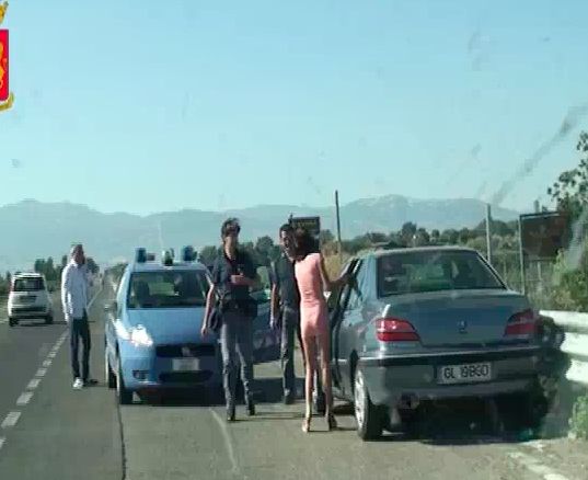 Sgominata banda che sfruttava prostitute straniere