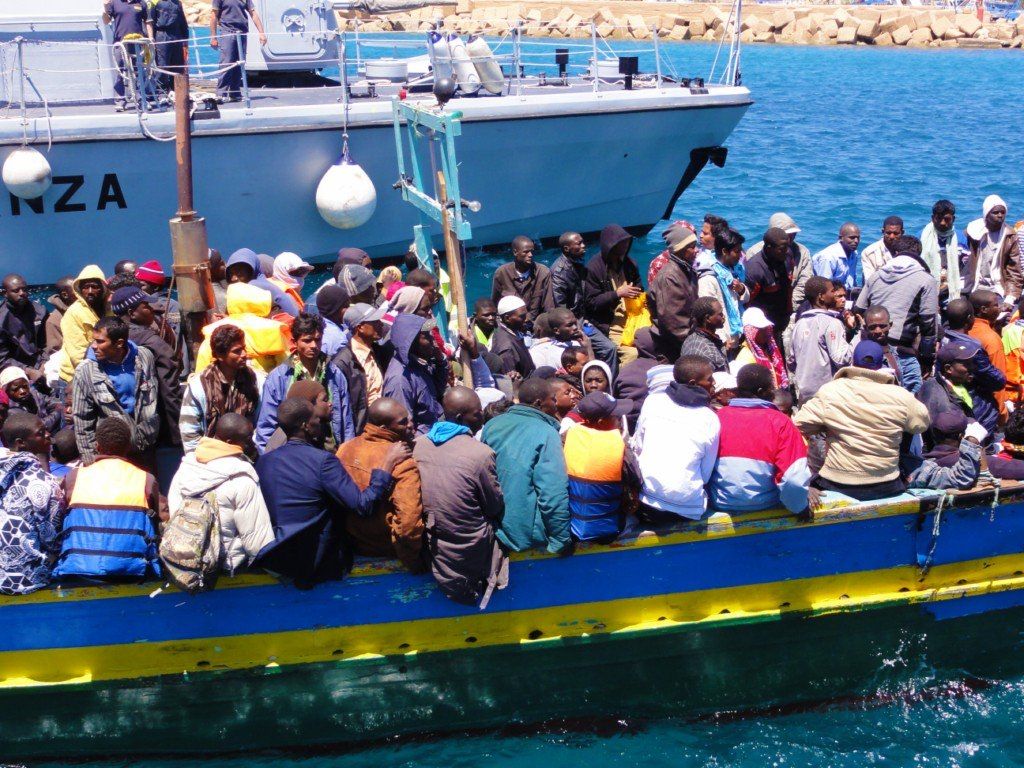 Crotone, tra i 211 migranti sbarcati tre morti
