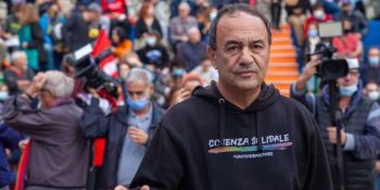 Lucano: «Decisione che mi toglie il respiro. Colpito per ciò che Riace rappresentava»