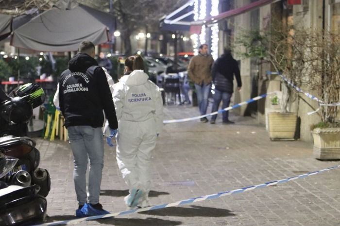 Sparatoria a Milano, un morto e un ferito. L’aggressore in fuga