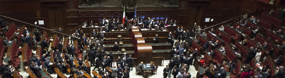 Manovra, il governo pone la fiducia alla Camera: domani il voto