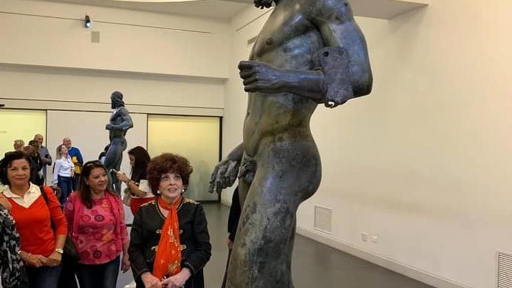 Gina Lollobrigida al MArRC, visita a sorpresa della diva ai Bronzi (VIDEO)