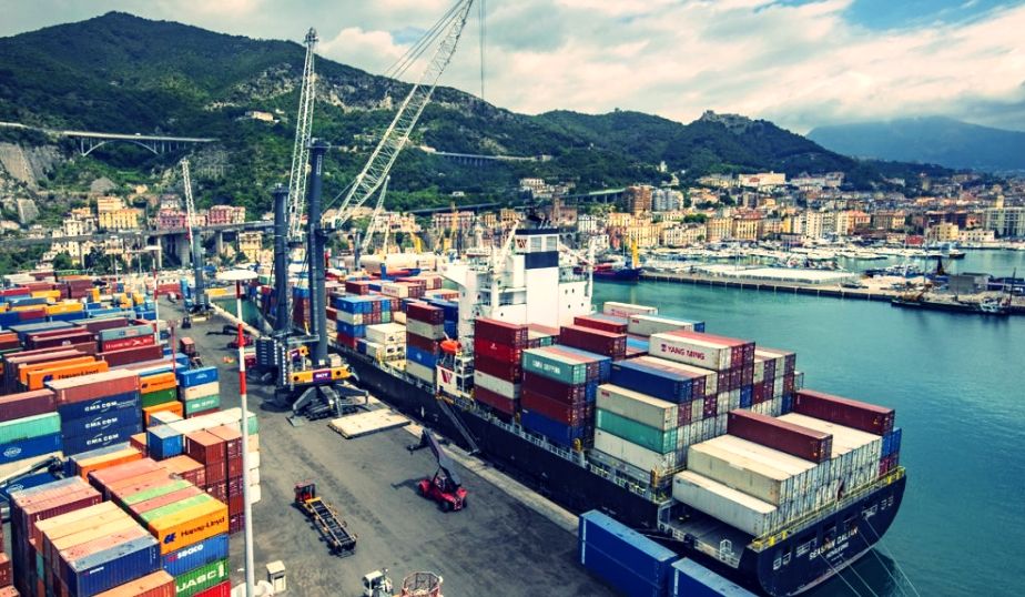 ‘Ndrangheta, a Salerno il narcotraffico in mano agli Alvaro: la droga sulle motonavi e nei container di “banane”