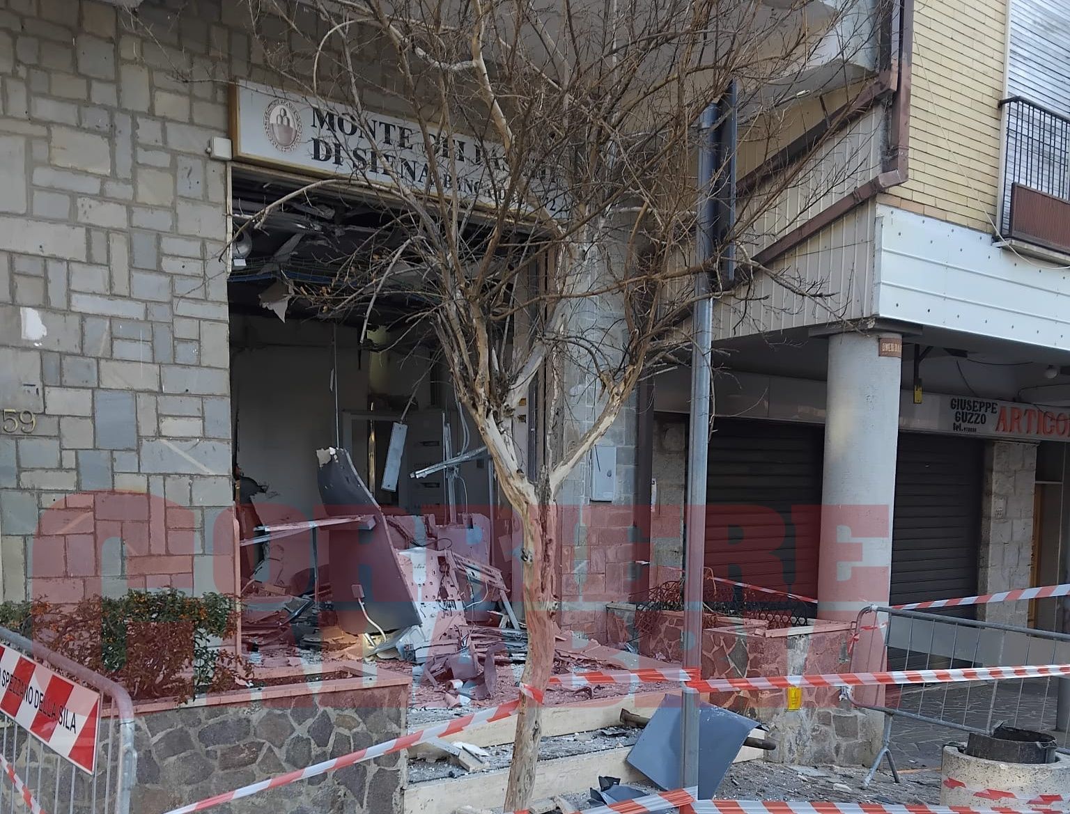 Esplosione nella notte a Camigliatello: assaltato il bancomat – FOTO