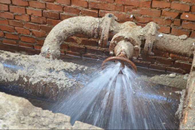 Crotone resta senz’acqua, rottura della condotta principale