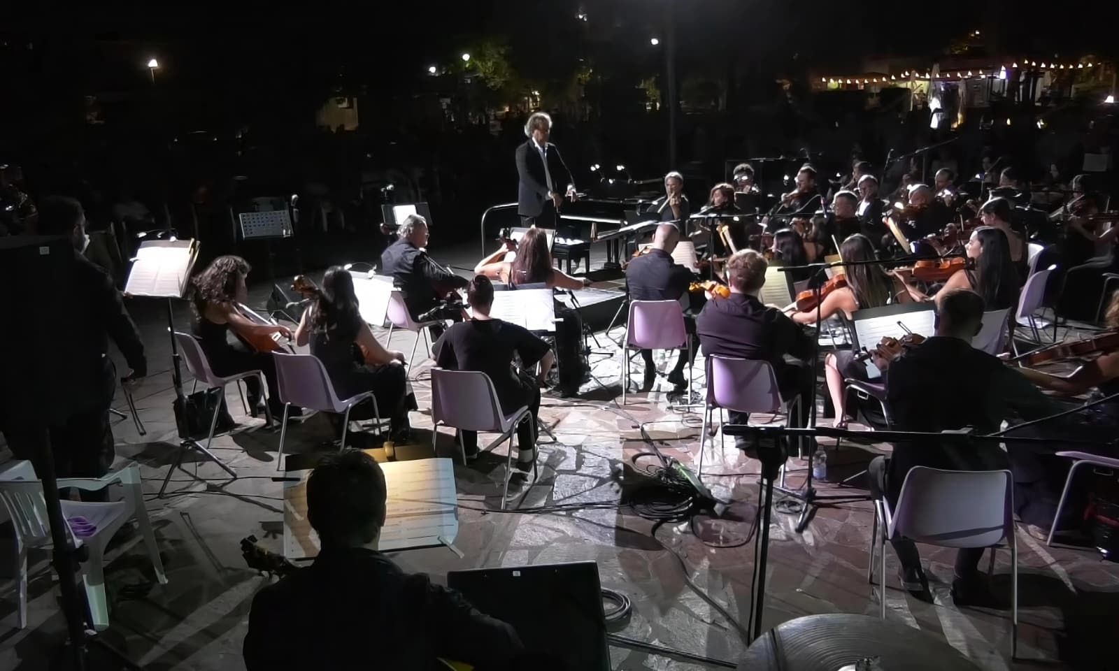 A Praia a Mare il Campus Afam omaggia il Ennio Morricone. E il figlio dirige l’Orchestra Filarmonica – VIDEO