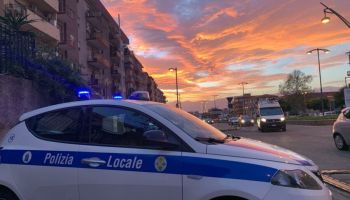 Reggio, controlli notturni della Polizia locale: sei patenti ritirate e quattro denunce