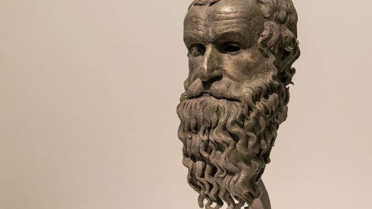 Al MArRC cantiere aperto in Piazza Orsi per il restauro della Testa del Filosofo