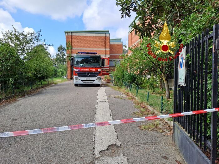 Scoppia la caldaia in una scuola primaria a Milano, 265 evacuati