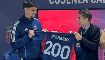 Il Cosenza calcio celebra capitan D’Orazio: 200 presenze con la maglia rossoblù